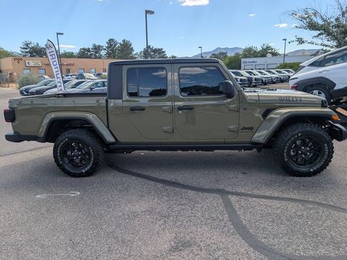 Used 2025 Jeep Gladiator Sport AWD/4WD image 4