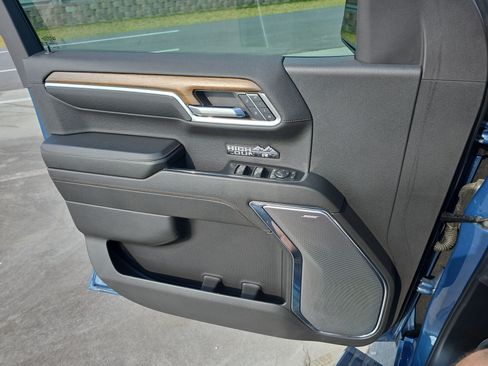 Used 2024 Chevrolet Silverado 1500 High Country w/ High Country Premium Package AWD/4WD image 28