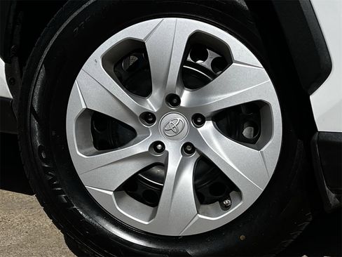 Used 2024 Toyota RAV4 LE image 29