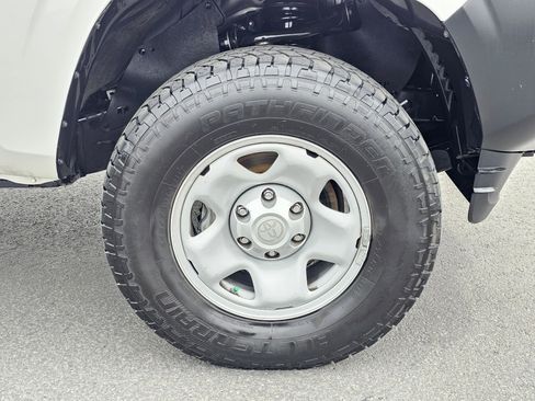 Used 2022 Toyota Tacoma SR AWD/4WD image 9
