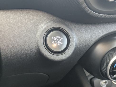 Certified 2024 Hyundai Venue SEL image 32