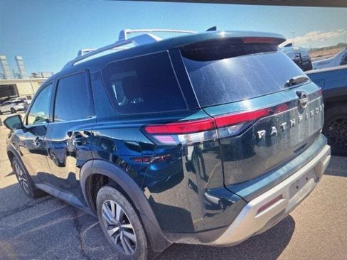 Used 2022 Nissan Pathfinder SL FWD image 8