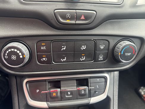 Used 2024 GMC Terrain SLE FWD image 18