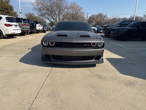 Used 2019 Dodge Challenger SRT Hellcat Redeye image 2