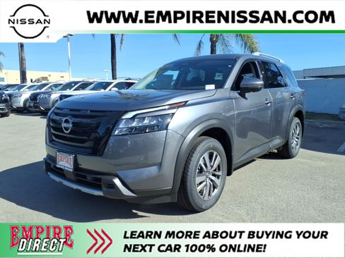 New 2025 Nissan Pathfinder SL image 1