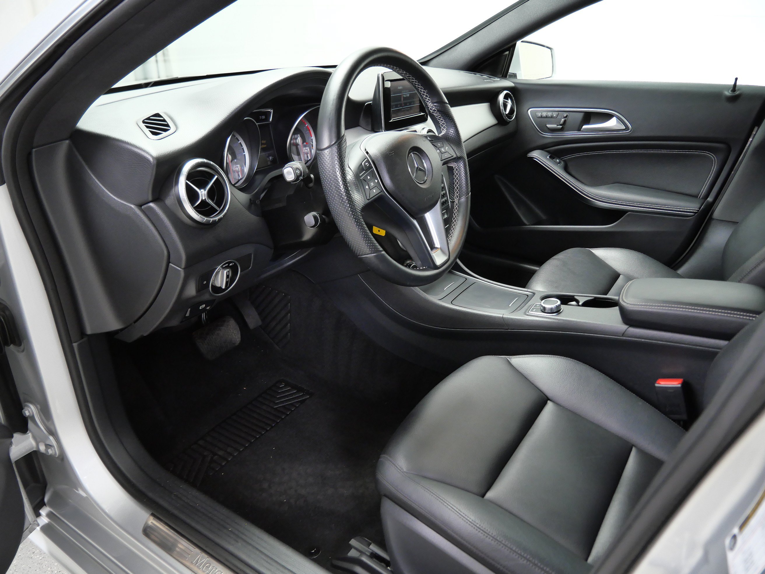 Used 2014 Mercedes-Benz CLA 250 image 13