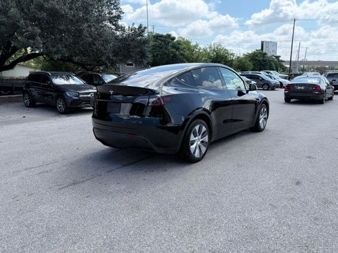 Used 2024 Tesla Model Y Long Range AWD/4WD image 5