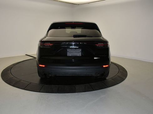 Certified 2023 Porsche Cayenne Platinum Edition AWD/4WD image 6