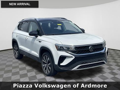 Used 2023 Volkswagen Taos SE AWD/4WD image 1