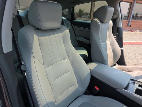 Used 2018 Honda Accord Touring image 31