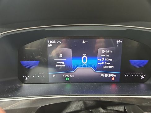 Certified 2024 Volkswagen Tiguan SE w/ Panoramic Sunroof Package image 18