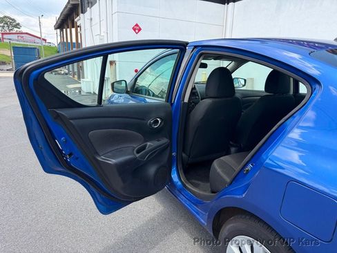 Used 2017 Nissan Versa SV FWD image 11