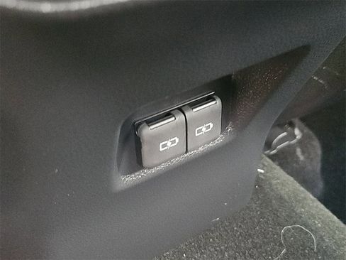 Used 2024 Toyota RAV4 SE image 20