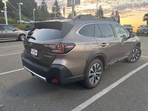 Used 2024 Subaru Outback Limited AWD/4WD image 5