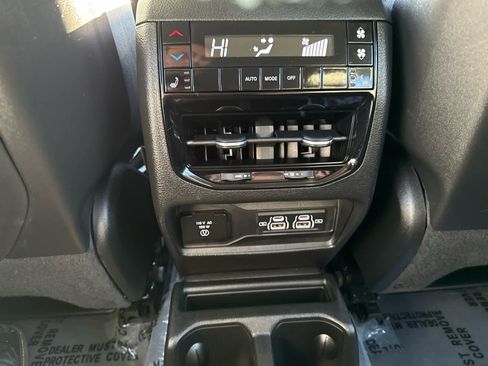 Used 2021 Jeep Grand Cherokee L Limited image 16