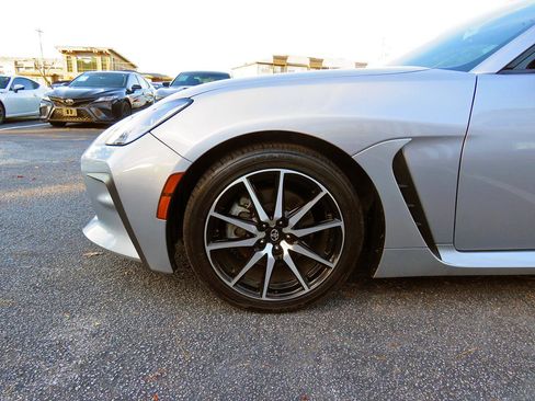 Used 2022 Toyota GR86 RWD image 32