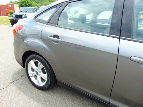 Used 2013 Ford Focus SE FWD image 42