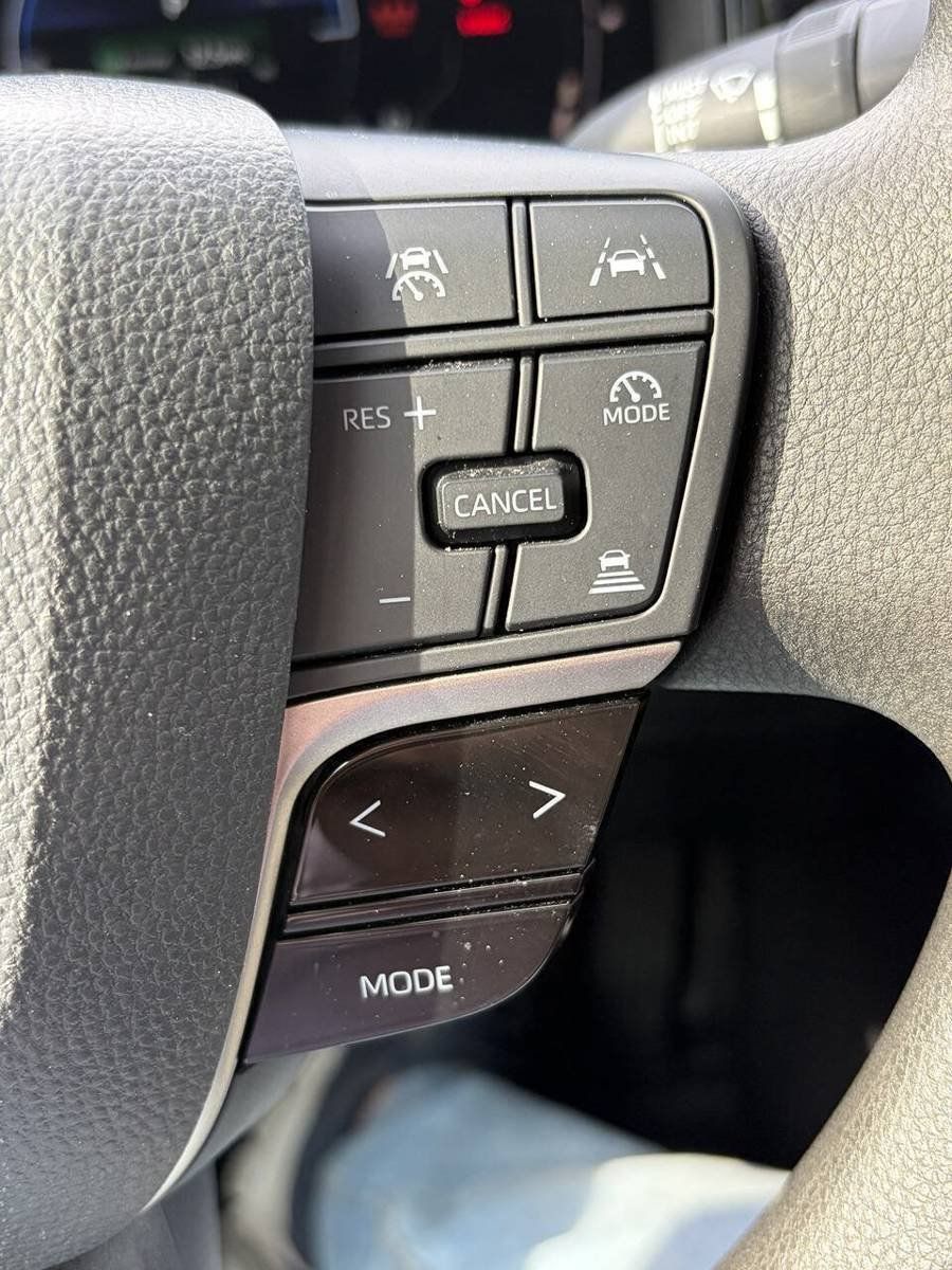 Used 2025 Toyota Camry LE w/ Convenience Package FWD image 38