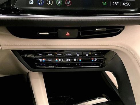 Used 2023 Buick Envision Avenir image 27