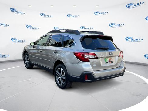 Used 2019 Subaru Outback 2.5i Limited AWD/4WD image 3