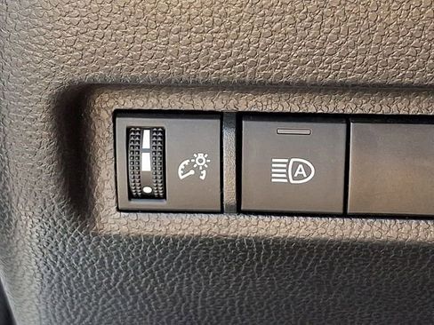 Used 2025 Toyota RAV4 XLE w/ Convenience Package FWD image 25