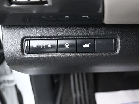 Used 2025 Nissan Pathfinder SL FWD image 37