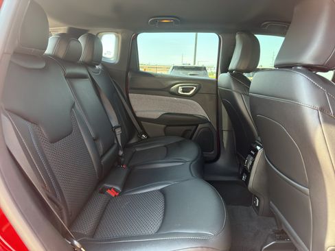 Used 2025 Jeep Compass Latitude AWD/4WD image 15