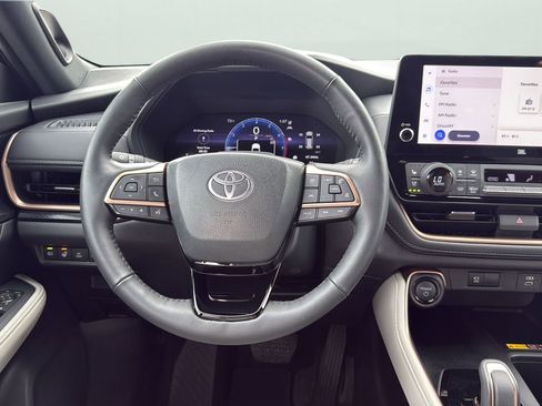 Used 2025 Toyota Grand Highlander AWD Hybrid image 12