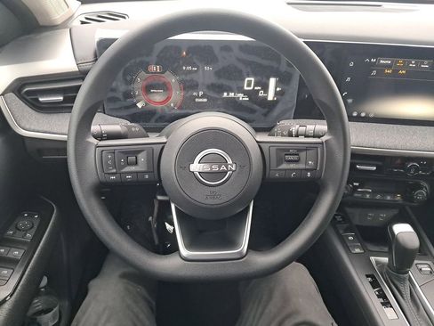 Used 2026 Nissan Kicks SV FWD image 15