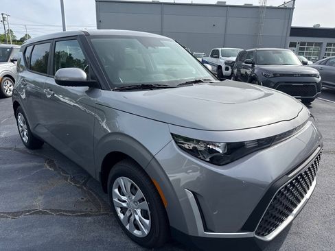 New 2025 Kia Soul LX FWD image 1