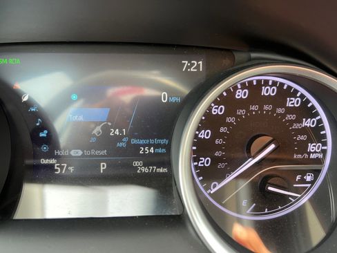 Used 2022 Toyota Camry XLE image 21