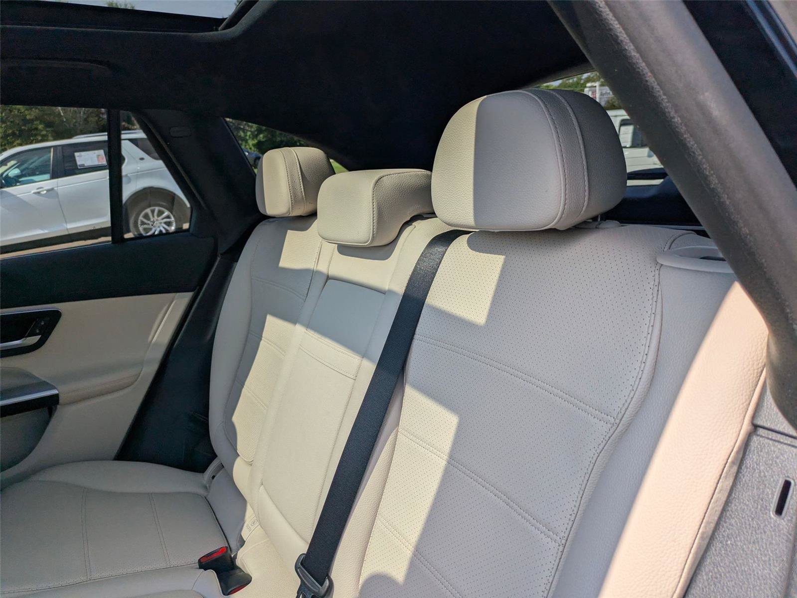 Used 2024 Mercedes-Benz GLC 300 4MATIC image 28