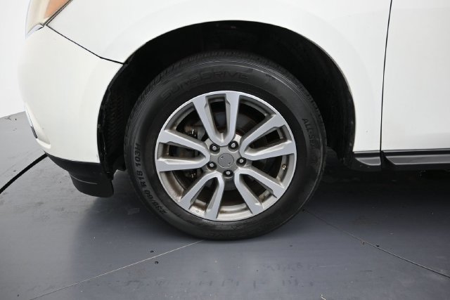 Used 2016 Nissan Pathfinder SV FWD image 9