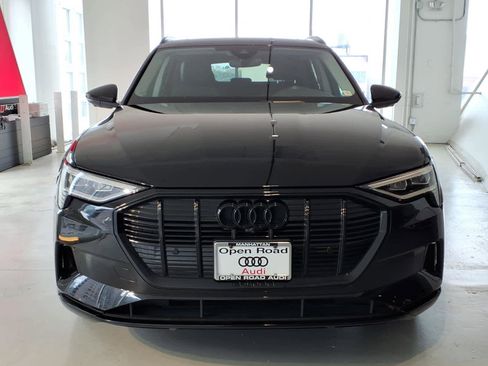 Used 2023 Audi e-tron Premium w/ Convenience Plus Package AWD/4WD image 2