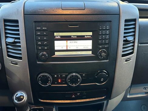 Used 2015 Freightliner Sprinter 2500 image 26