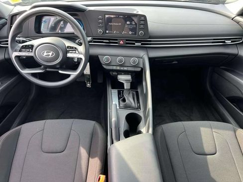 Certified 2026 Hyundai Elantra SE w/ Cargo Package FWD image 13