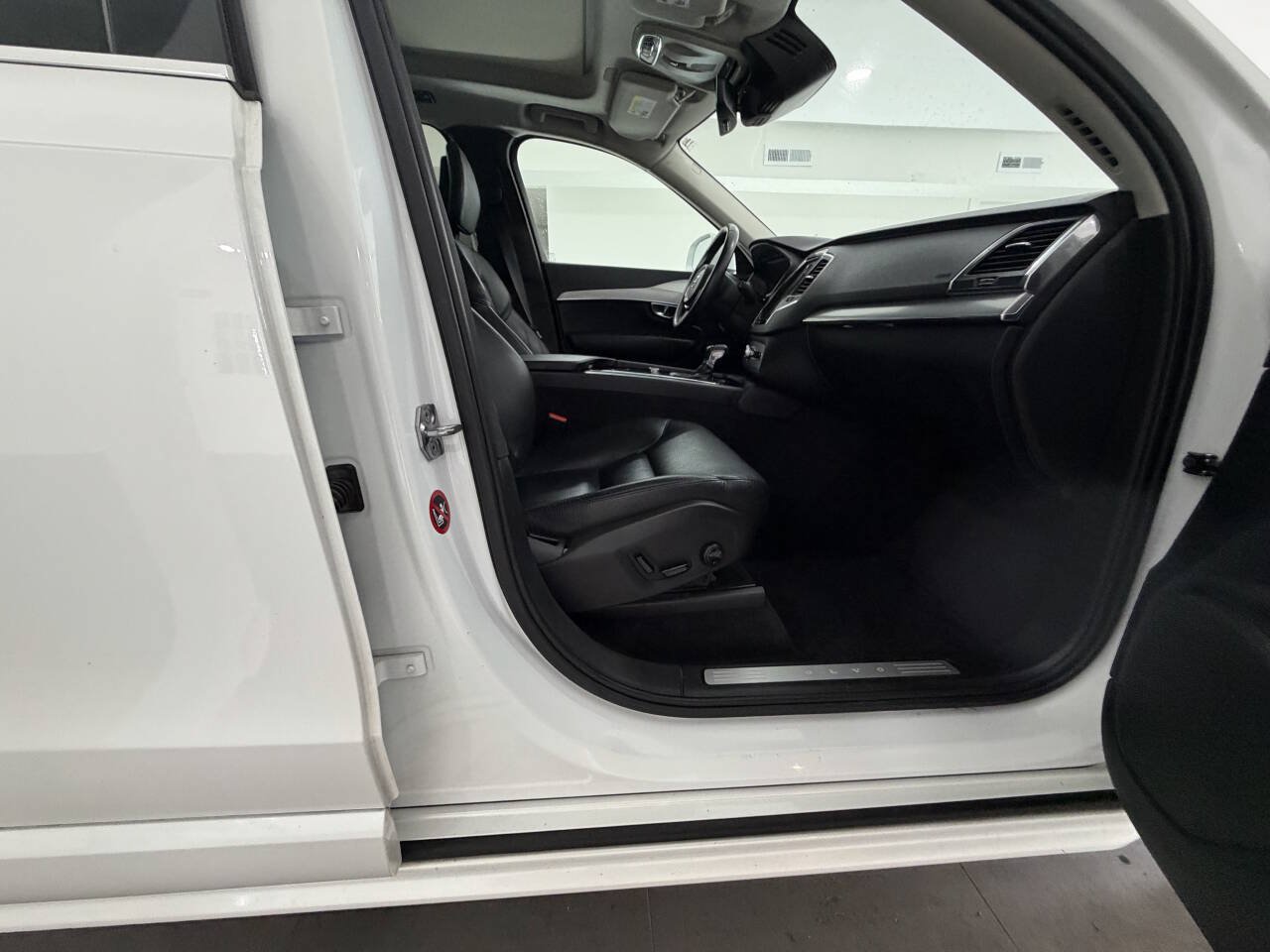 Used 2016 Volvo XC90 T5 Momentum FWD image 13