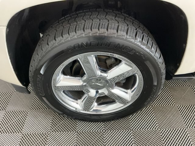 Used 2012 Chevrolet Suburban LTZ AWD/4WD image 31