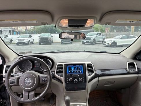 Used 2011 Jeep Grand Cherokee Laredo w/ Trailer Tow Group AWD/4WD image 15