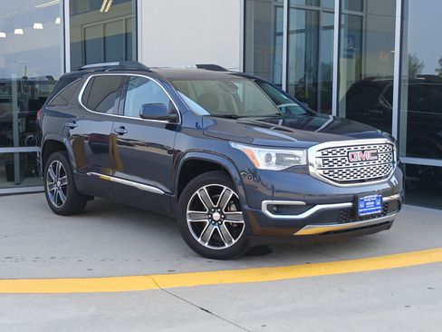 Used 2019 GMC Acadia Denali w/ Technology Package AWD/4WD image 2