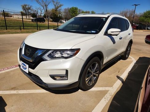 Used 2018 Nissan Rogue SL w/ Premium Package image 2