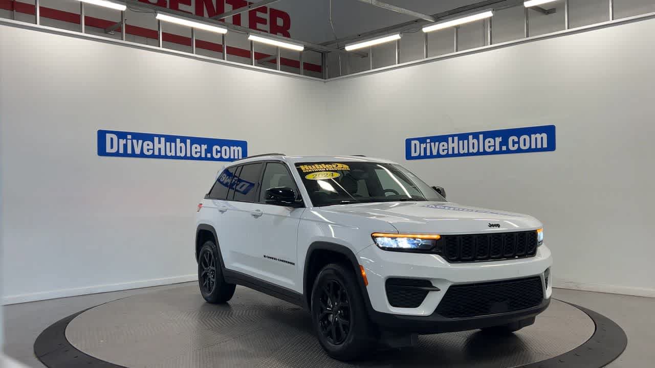 Used 2024 Jeep Grand Cherokee Altitude AWD/4WD image 4