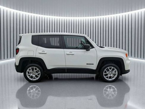 Used 2023 Jeep Renegade Latitude AWD/4WD image 3