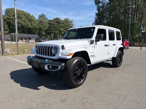 Used 2024 Jeep Wrangler Unlimited Sahara w/ Safety Group AWD/4WD image 2