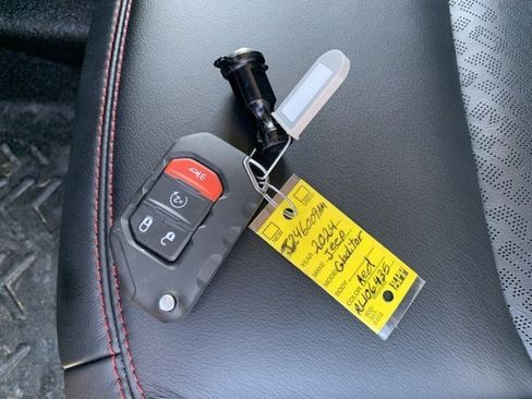 New 2024 Jeep Gladiator Rubicon w/ Technology Group image 72