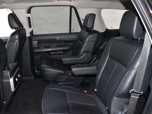 Used 2024 Ford Expedition XLT image 26
