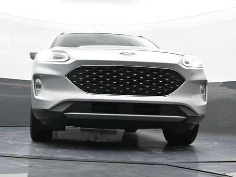 Used 2020 Ford Escape Titanium image 22