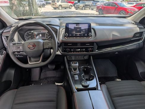 Used 2025 Nissan Rogue SV AWD/4WD image 26