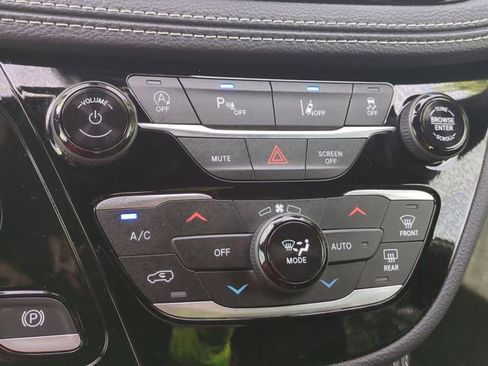 New 2026 Chrysler Pacifica Limited w/ S Appearance Package FWD image 19