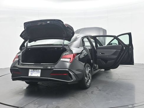 Used 2025 Hyundai Elantra Limited FWD image 49